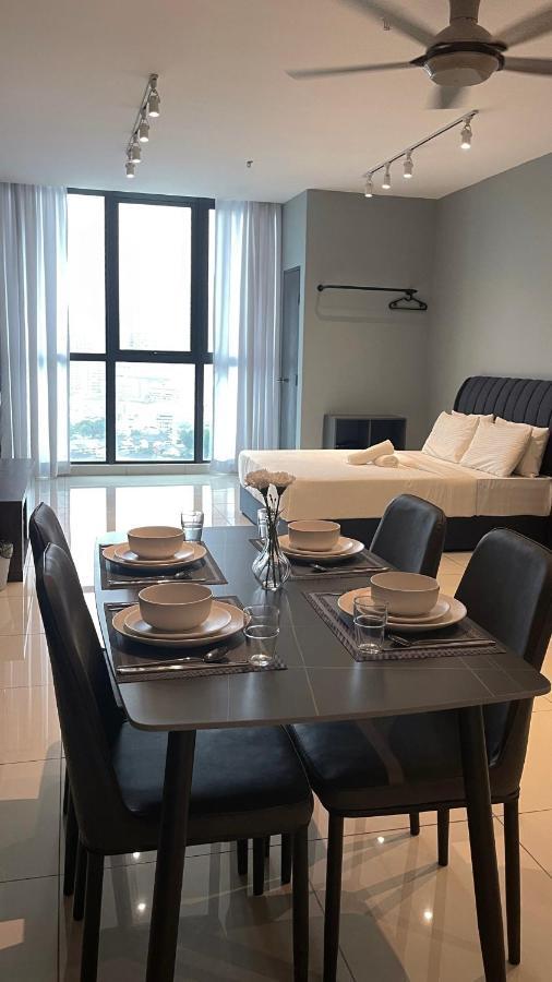 Atria Sofo Suites - Петалинг-Джая Экстерьер фото