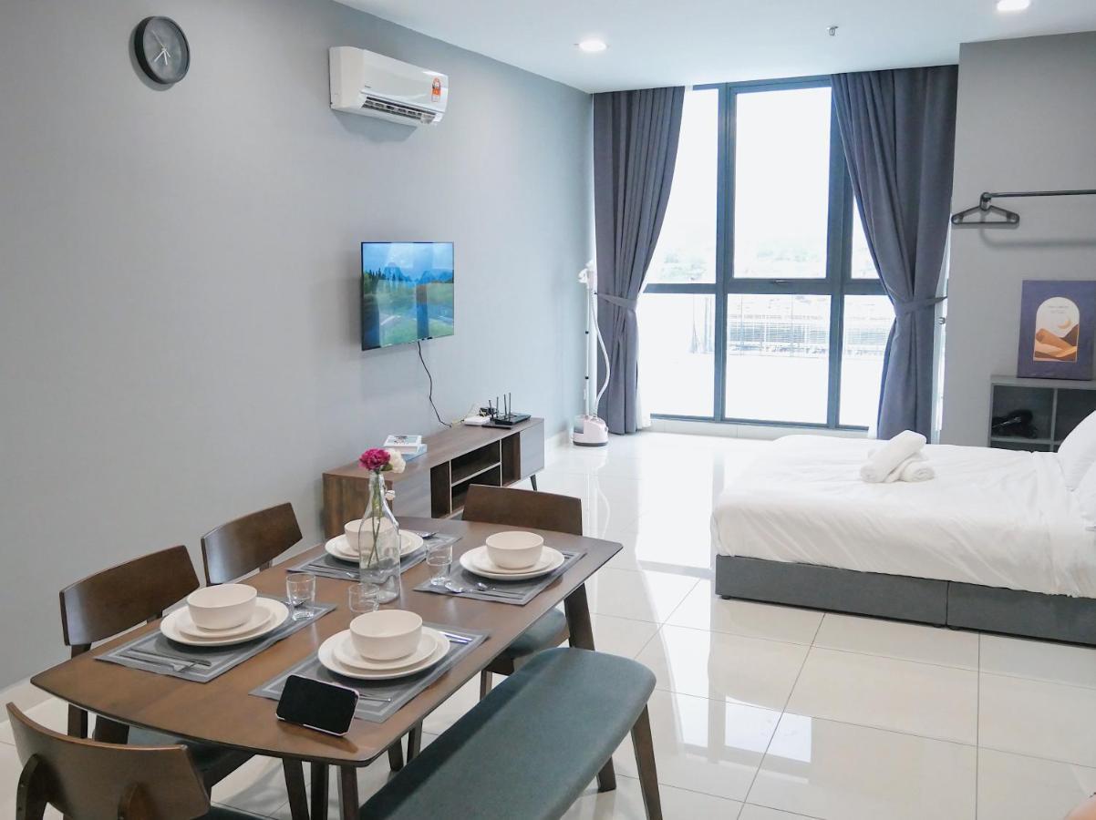 Atria Sofo Suites - Петалинг-Джая Экстерьер фото